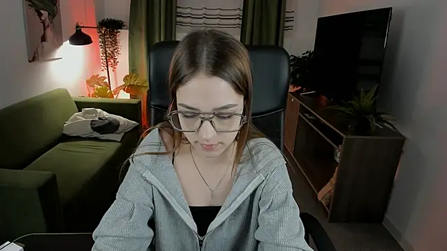 PamBeesly online show from 03/16/25, 03:17