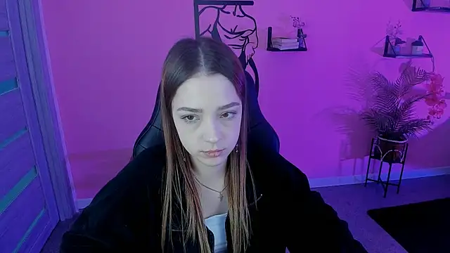 PamBeesly online show from 03/22/25, 11:32