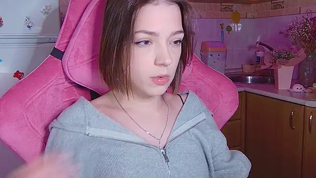 Snapshot of PamBeesly chatting on 04/12/26, 04:12 PamBeesly online show from 04/12/26, 04:12