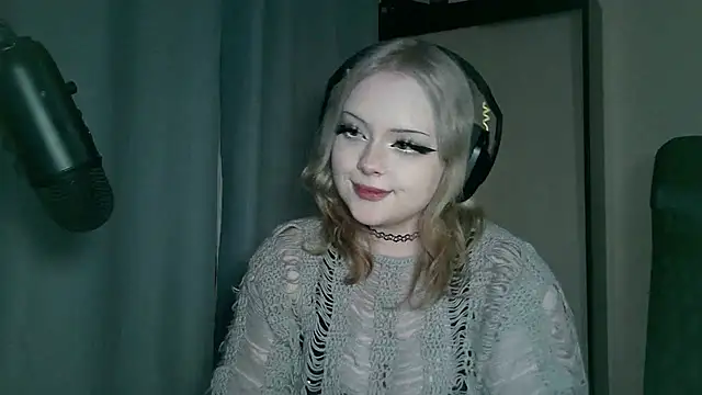 Snapshot of Electro_doll chatting on 02/11/25, 03:08 Electro doll online show from 02/11/25, 03:08