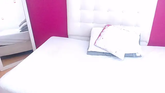 tinyy whore18 online show from 02/18/25, 02:38