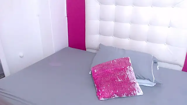 tinyy whore18 online show from 03/22/25, 02:36