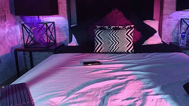 Bella Smiith  online show from 02/10/25, 07:28