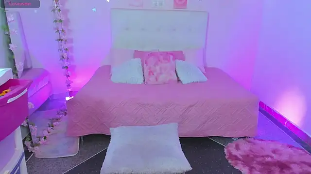 ScarlettDreamss7 online show from 12/17/25, 01:39