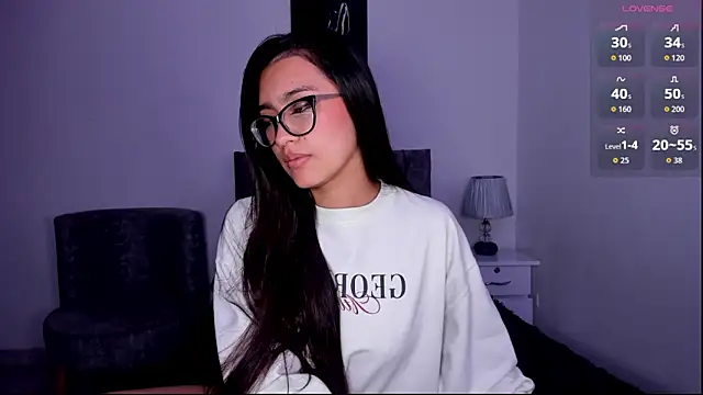 Snapshot of AgathaHowland_ chatting on 10/15/25, 08:36 AgathaHowland online show from 10/15/25, 08:36