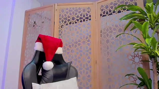 sophierooy22 online show from 12/24/24, 04:19