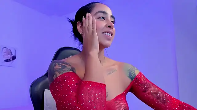 sophierooy22 online show from 09/18/25, 09:28