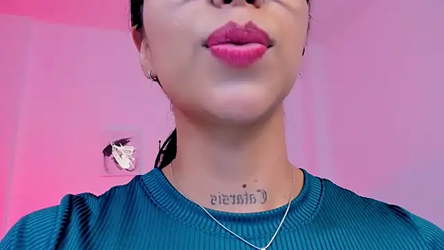 sophierooy22 online show from 11/19/25, 03:45