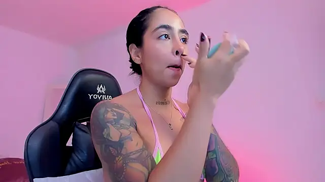 sophierooy22 online show from 06/09/26, 01:45