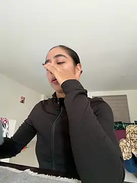 sophierooy22 online show from 06/17/26, 03:24