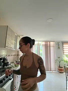 sophierooy22 online show from 06/18/26, 05:28
