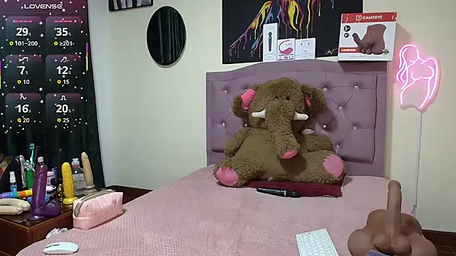 Emmie Hot online show from 05/11/26, 12:00