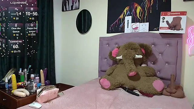 Emmie Hot online show from 05/13/26, 11:51