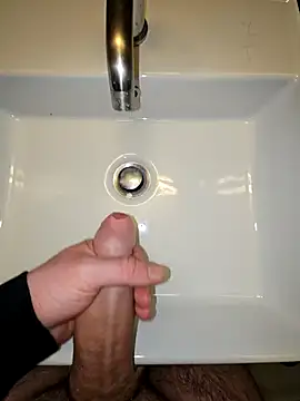 Snapshot of BigDick_97 chatting on 01/28/25, 01:38 BigDick 97 online show from 01/28/25, 01:38