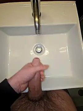 Snapshot of BigDick_97 chatting on 02/17/25, 01:42 BigDick 97 online show from 02/17/25, 01:42