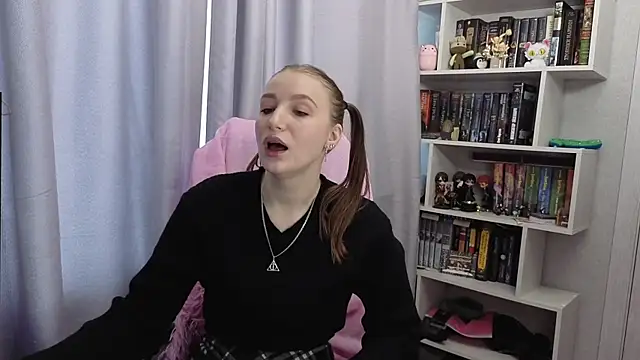 LillyFan-X online show from 09/15/25, 04:23