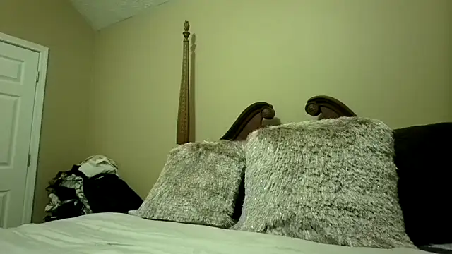 Snapshot of Soultouch1 chatting on 03/18/26, 03:53 Soultouch1 online show from 03/18/26, 03:53