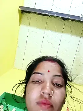 Snapshot of Bhuvi_Bedi chatting on 01/30/25, 11:13 Bhuvi Bedi online show from 01/30/25, 11:13