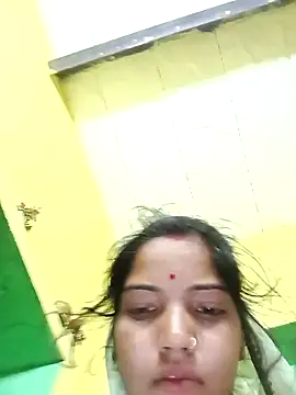 Snapshot of Bhuvi_Bedi chatting on 01/31/25, 11:24 Bhuvi Bedi online show from 01/31/25, 11:24