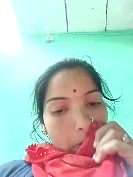 Snapshot of Bhuvi_Bedi chatting on 02/01/25, 12:16 Bhuvi Bedi online show from 02/01/25, 12:16