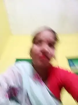 Snapshot of Bhuvi_Bedi chatting on 02/02/25, 06:15 Bhuvi Bedi online show from 02/02/25, 06:15