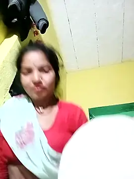 Snapshot of Bhuvi_Bedi chatting on 02/02/25, 07:14 Bhuvi Bedi online show from 02/02/25, 07:14