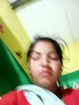 Snapshot of Bhuvi_Bedi chatting on 02/02/25, 11:11 Bhuvi Bedi online show from 02/02/25, 11:11