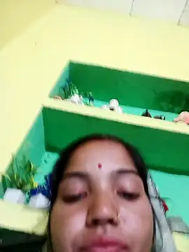 Snapshot of Bhuvi_Bedi chatting on 02/04/25, 06:36 Bhuvi Bedi online show from 02/04/25, 06:36