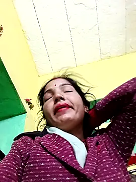 Snapshot of Bhuvi_Bedi chatting on 02/08/25, 04:47 Bhuvi Bedi online show from 02/08/25, 04:47