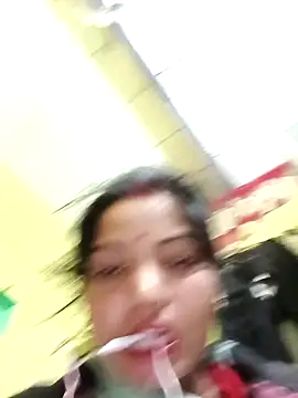 Snapshot of Bhuvi_Bedi chatting on 02/08/25, 11:24 Bhuvi Bedi online show from 02/08/25, 11:24