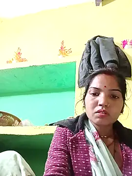 Snapshot of Bhuvi_Bedi chatting on 02/10/25, 02:48 Bhuvi Bedi online show from 02/10/25, 02:48