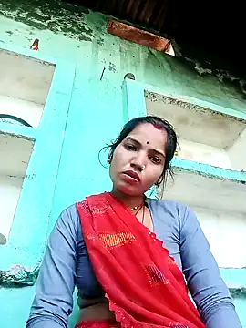 Snapshot of Bhuvi_Bedi chatting on 02/11/25, 10:37 Bhuvi Bedi online show from 02/11/25, 10:37