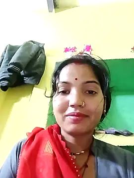 Snapshot of Bhuvi_Bedi chatting on 02/11/25, 06:11 Bhuvi Bedi online show from 02/11/25, 06:11