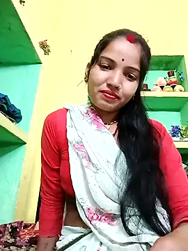 Snapshot of Bhuvi_Bedi chatting on 02/12/25, 06:29 Bhuvi Bedi online show from 02/12/25, 06:29