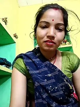 Snapshot of Bhuvi_Bedi chatting on 02/13/25, 10:22 Bhuvi Bedi online show from 02/13/25, 10:22