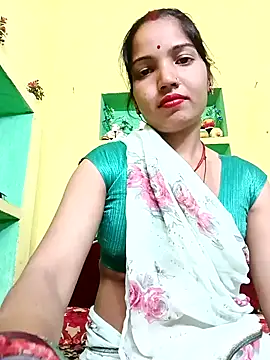 Snapshot of Bhuvi_Bedi chatting on 02/16/25, 07:04 Bhuvi Bedi online show from 02/16/25, 07:04