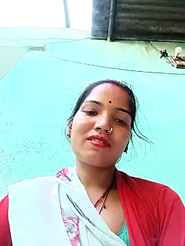 Snapshot of Bhuvi_Bedi chatting on 02/16/25, 10:54 Bhuvi Bedi online show from 02/16/25, 10:54