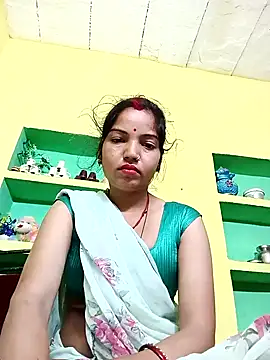 Snapshot of Bhuvi_Bedi chatting on 02/16/25, 09:27 Bhuvi Bedi online show from 02/16/25, 09:27