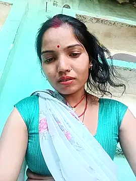 Snapshot of Bhuvi_Bedi chatting on 02/23/25, 09:11 Bhuvi Bedi online show from 02/23/25, 09:11