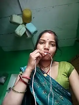 Snapshot of Bhuvi_Bedi chatting on 02/26/25, 07:09 Bhuvi Bedi online show from 02/26/25, 07:09