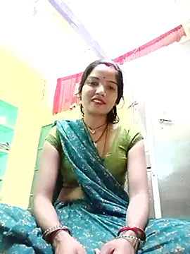 Snapshot of Bhuvi_Bedi chatting on 02/26/25, 10:36 Bhuvi Bedi online show from 02/26/25, 10:36