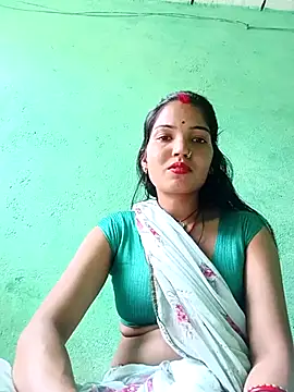 Snapshot of Bhuvi_Bedi chatting on 02/27/25, 09:00 Bhuvi Bedi online show from 02/27/25, 09:00