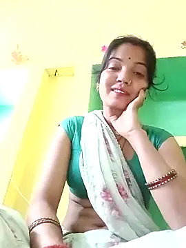 Snapshot of Bhuvi_Bedi chatting on 02/27/25, 11:04 Bhuvi Bedi online show from 02/27/25, 11:04