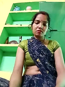 Snapshot of Bhuvi_Bedi chatting on 03/02/25, 08:05 Bhuvi Bedi online show from 03/02/25, 08:05