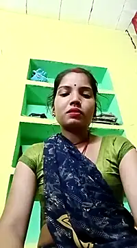 Snapshot of Bhuvi_Bedi chatting on 03/02/25, 02:10 Bhuvi Bedi online show from 03/02/25, 02:10