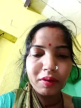 Snapshot of Bhuvi_Bedi chatting on 03/03/25, 11:14 Bhuvi Bedi online show from 03/03/25, 11:14