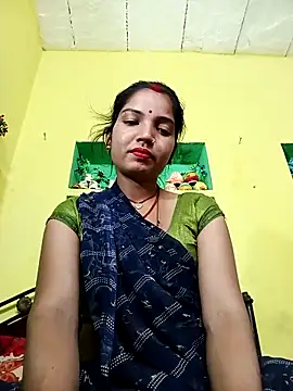 Snapshot of Bhuvi_Bedi chatting on 03/04/25, 12:33 Bhuvi Bedi online show from 03/04/25, 12:33