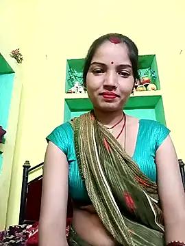 Snapshot of Bhuvi_Bedi chatting on 03/07/25, 05:18 Bhuvi Bedi online show from 03/07/25, 05:18