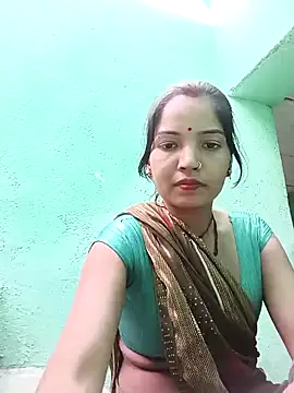 Snapshot of Bhuvi_Bedi chatting on 03/07/25, 10:02 Bhuvi Bedi online show from 03/07/25, 10:02