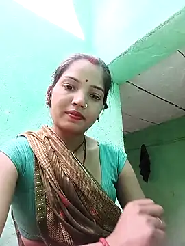 Snapshot of Bhuvi_Bedi chatting on 03/09/25, 09:35 Bhuvi Bedi online show from 03/09/25, 09:35